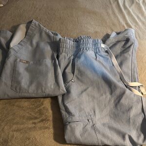 Figs Heather Blue Scrub Set. High waisted joggers XSP bottoms. XS one pocket top